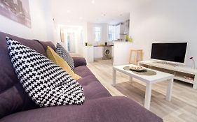 C16 - Modern & Comfortable 4 Beds Apartment